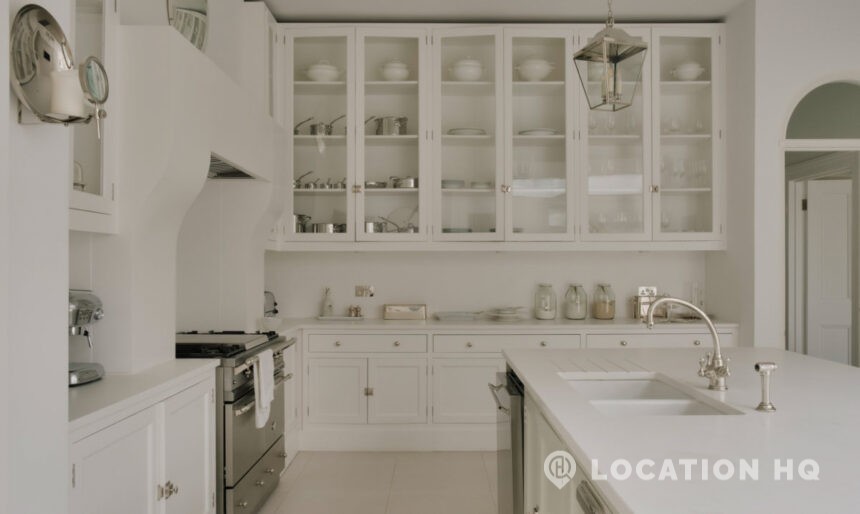 White georgian house kitchen