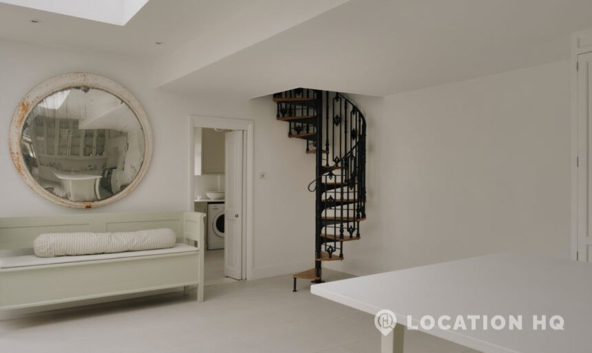 Georgian house spiral staircase