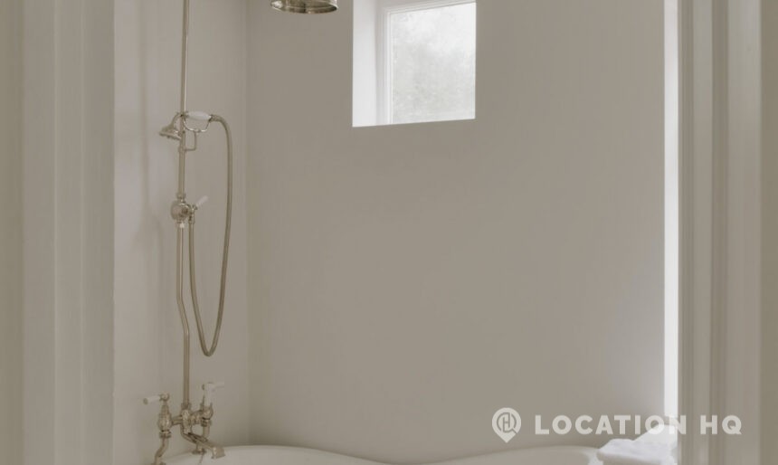 minimalist house bathroom