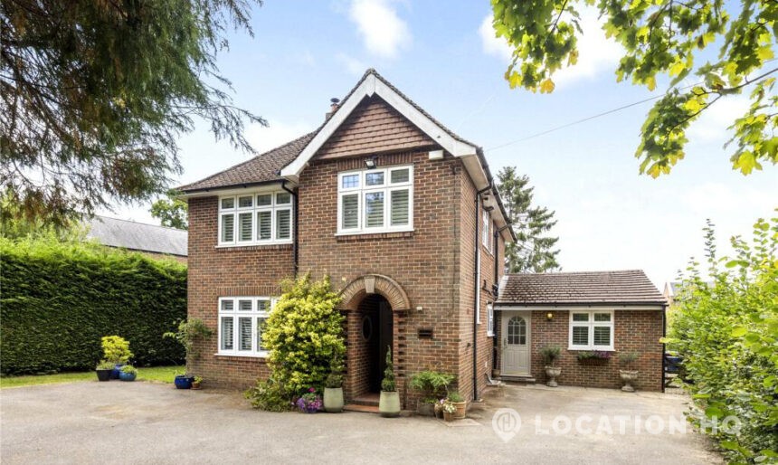 suburban house family film location large drive