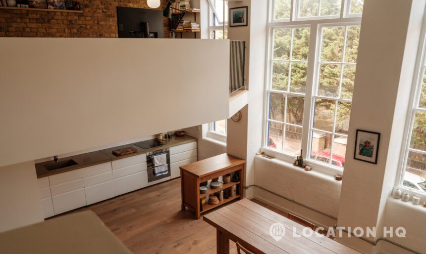 floor to ceiling windows house film location