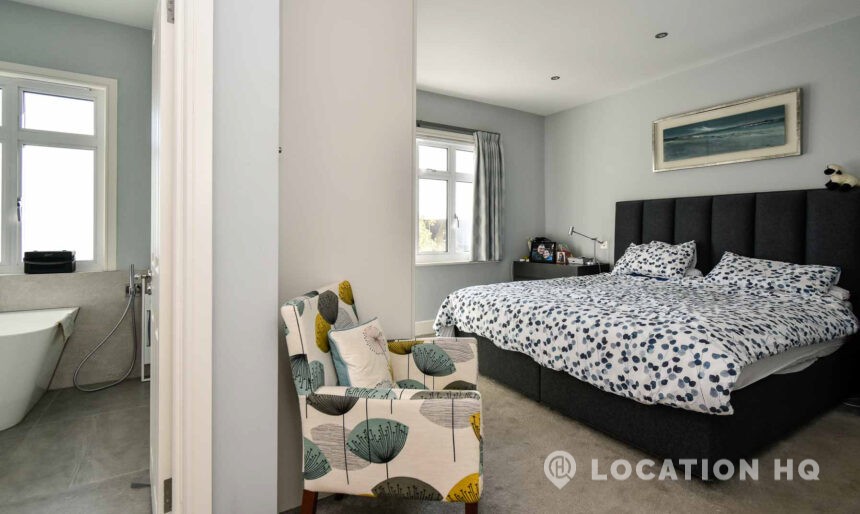 modern house bedroom
