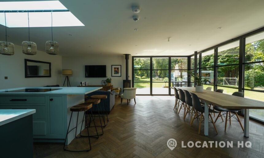 floor to ceiling glass window