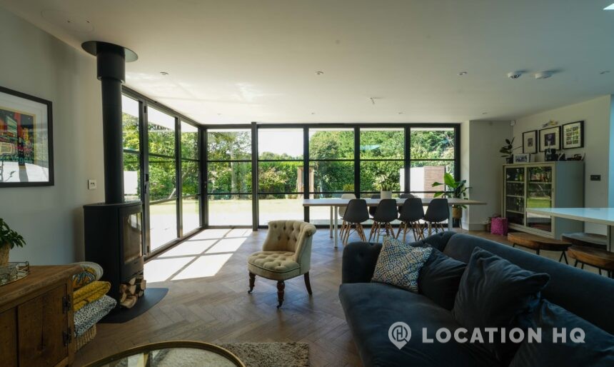 floor to ceiling glass window