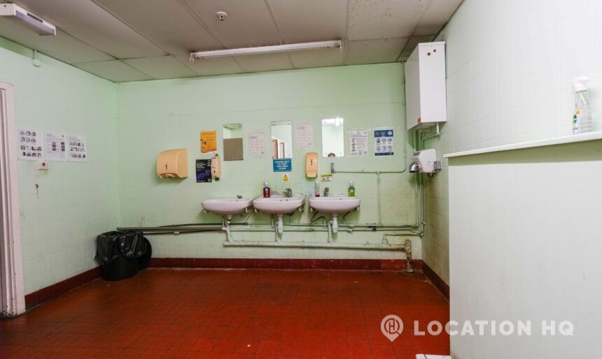 shop toilet for filming