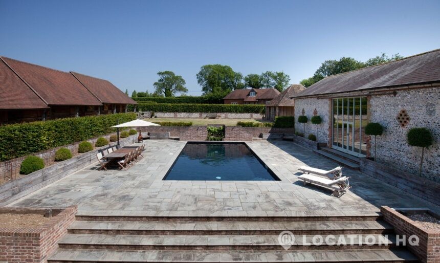 detached house with pool for filming