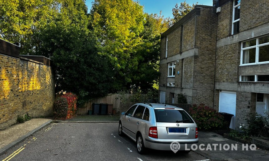 retro house film location