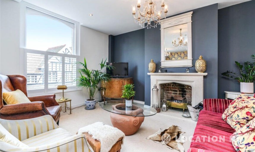 The River Thames Flat