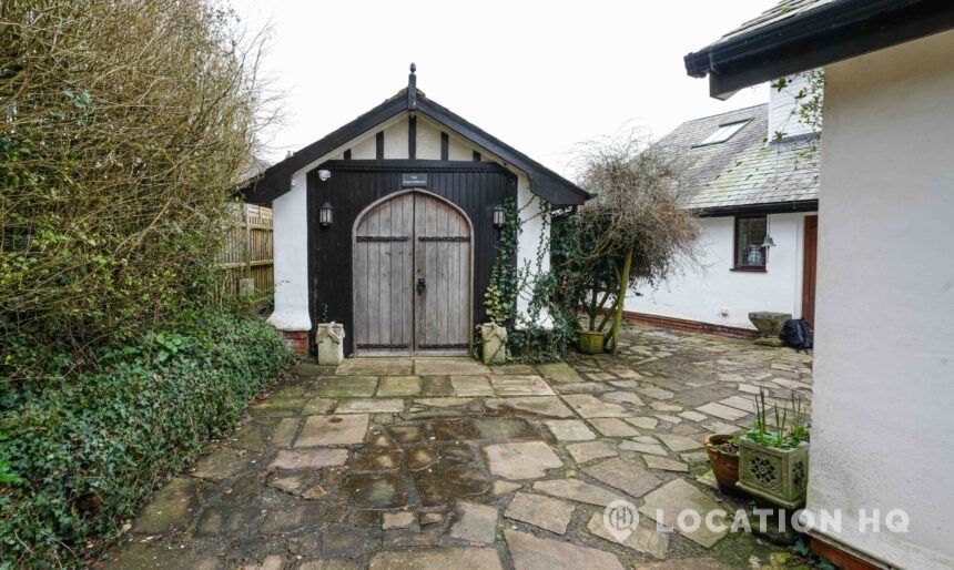 country house gatehouse Bungalow