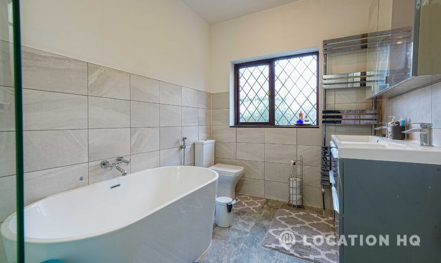 1990s Detached House