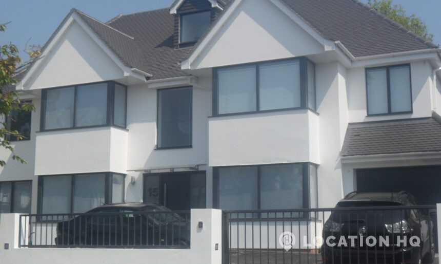 Modernist house exterior London Neo-modern Contempary house