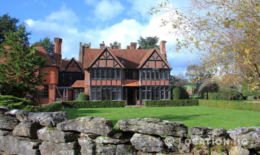 Elizabethan Manor House location hire empty country house film location