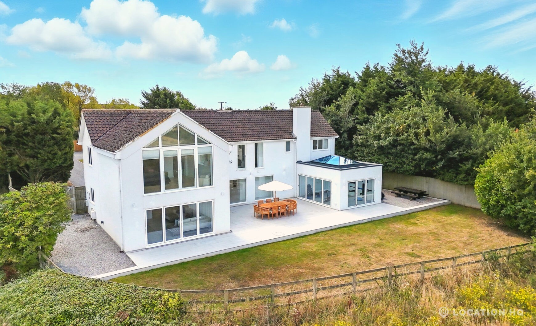 modern white minimalist house