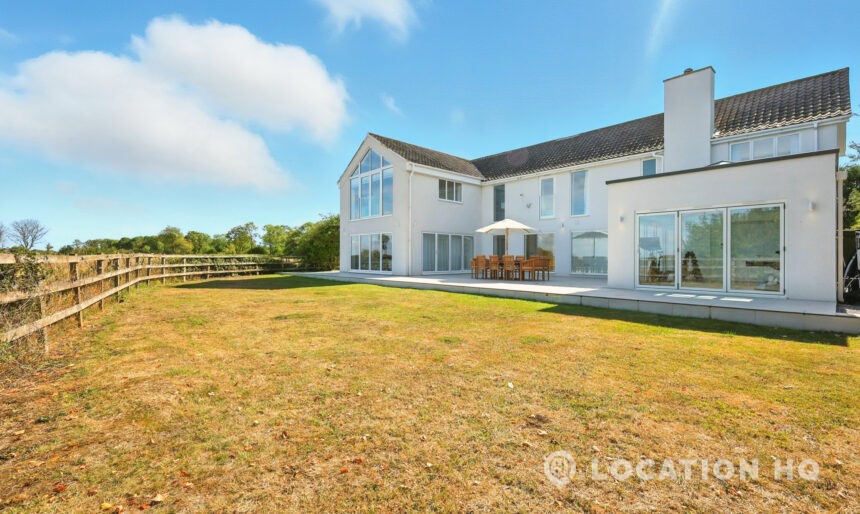 minimalist contemporary house