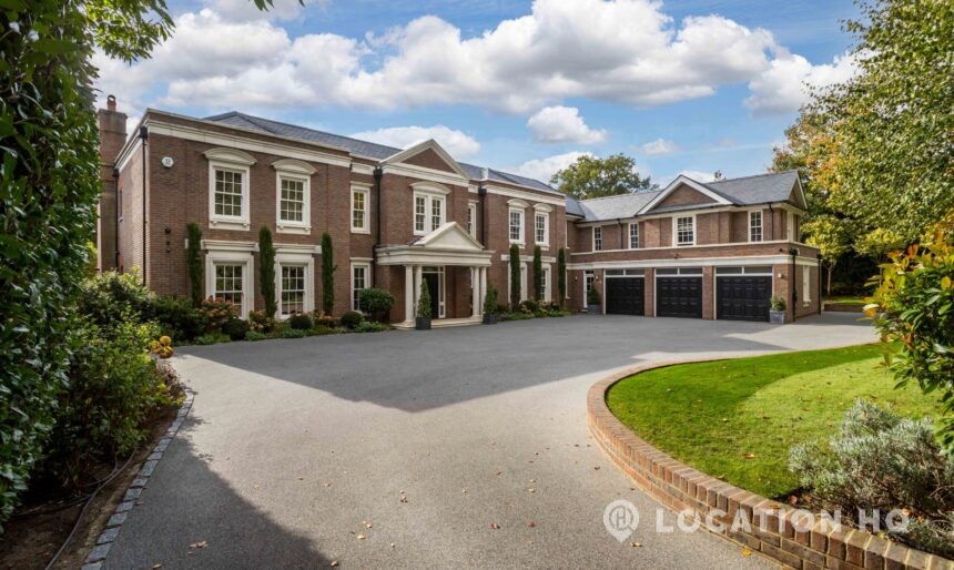 private driveway triple garage