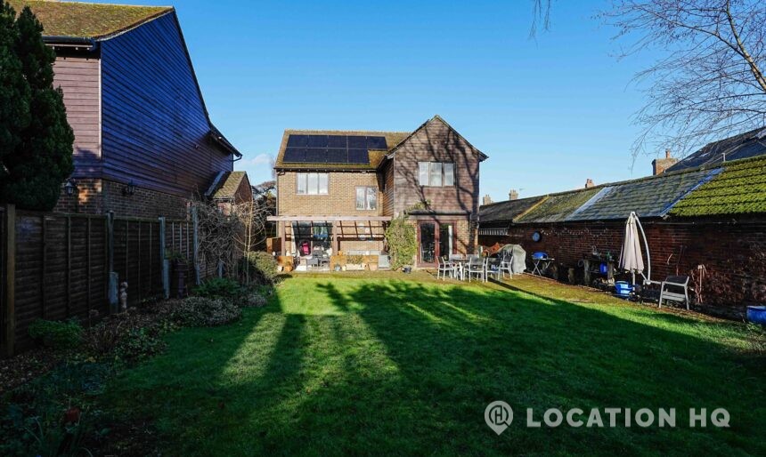 The British Suburban Detached House  image 2