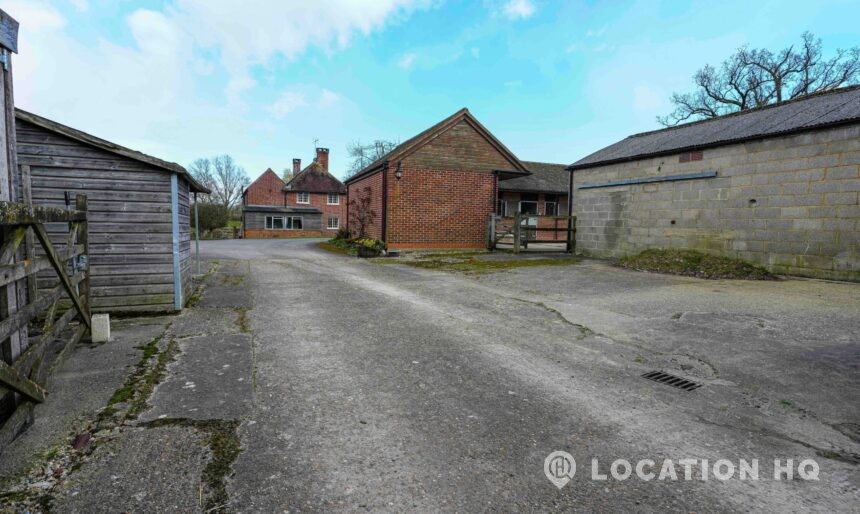 17th Century Farmhouse image 3