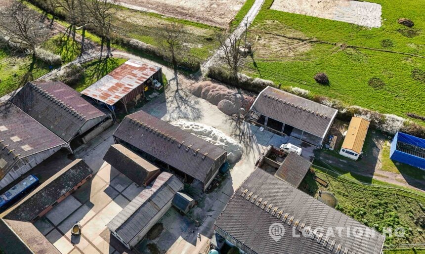 17th Century Farmhouse image 2