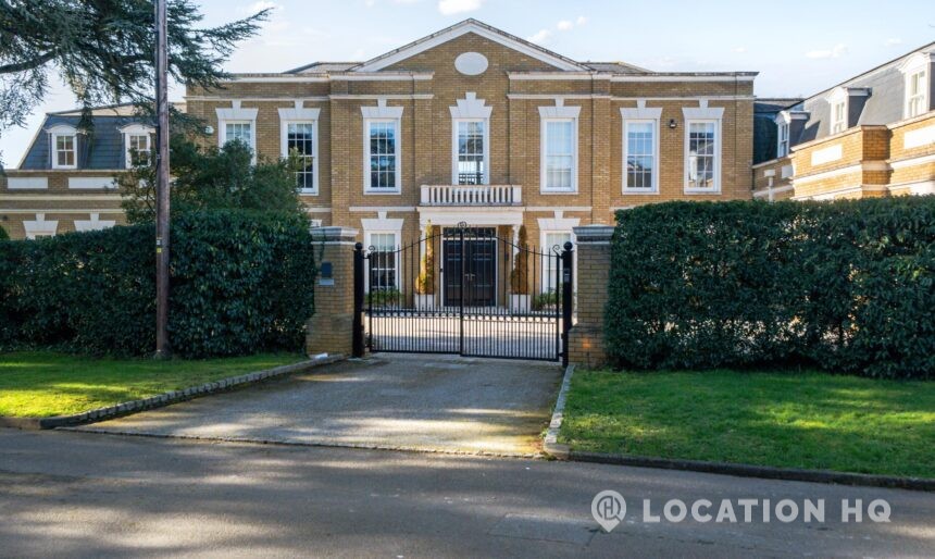 The Modern Mansion image 3