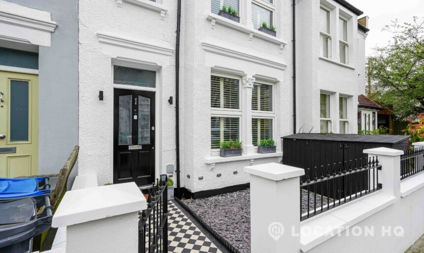 Victorian Mid Terraced House image 3