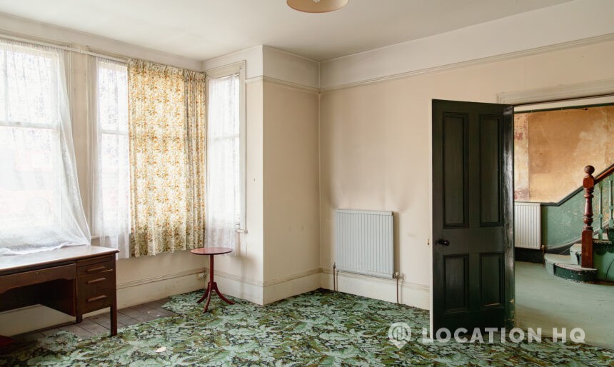 vacant victorian detached retro house