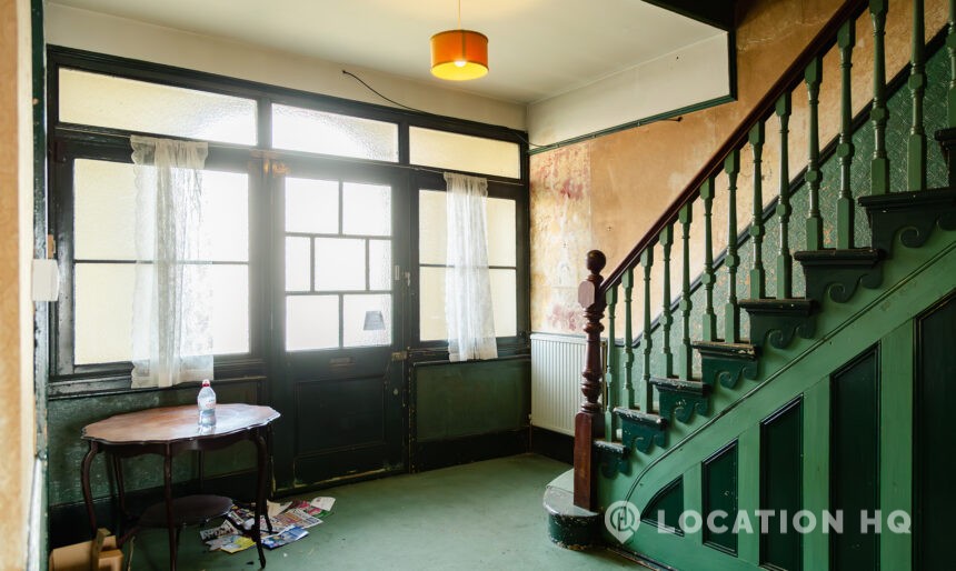 retro house with grand decay