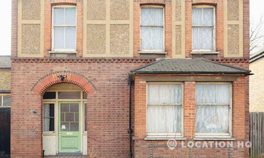 vacant victorian detached retro house