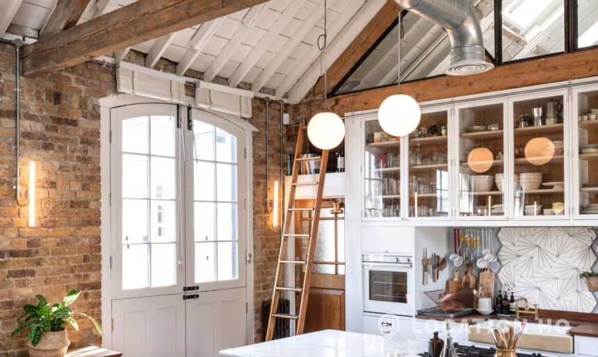 London Loft Apartment image 3